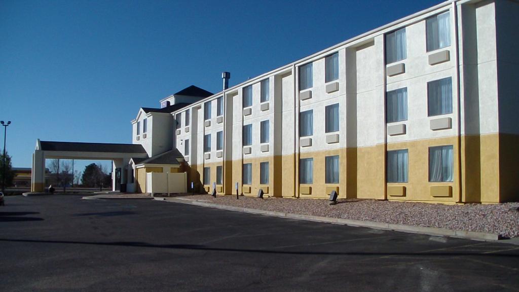 Baymont By Wyndham Fort Collins Exterior foto